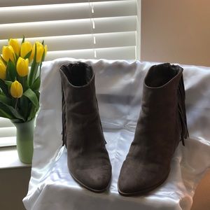 Grey suede ankle boot. Size 7.5